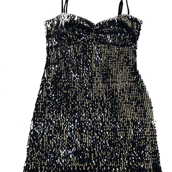 Dresses and shirts - Picture 1 of 14